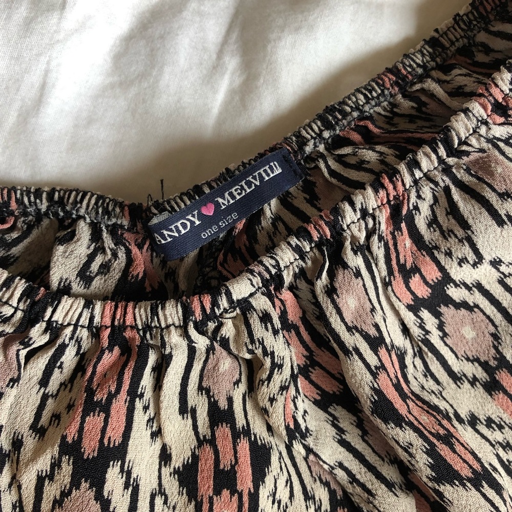 Brandy Melville Flowy Shorts - Picture 3 of 3